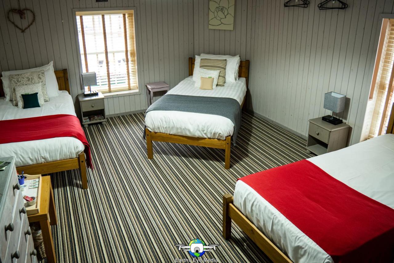 The Bear Inn Llandovery Εξωτερικό φωτογραφία