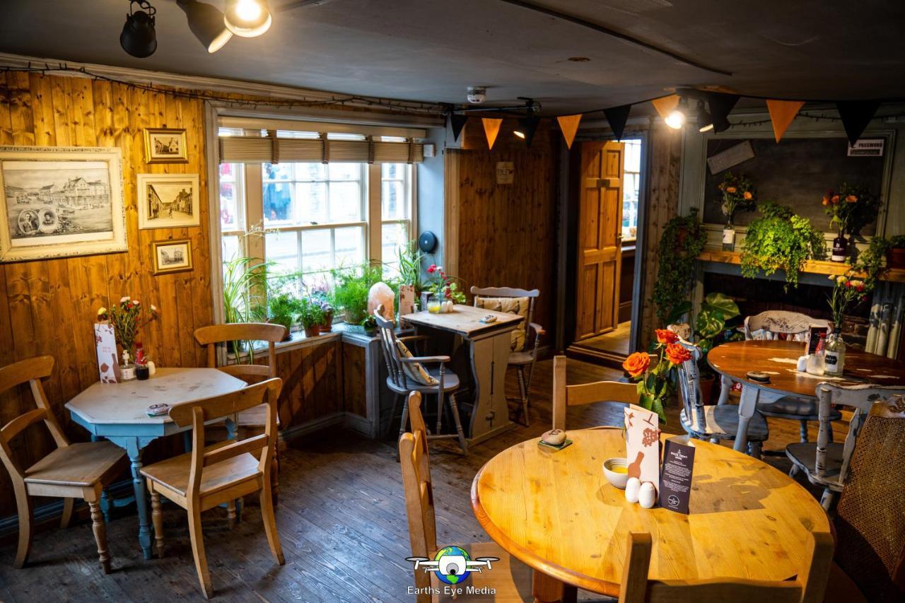 The Bear Inn Llandovery Εξωτερικό φωτογραφία