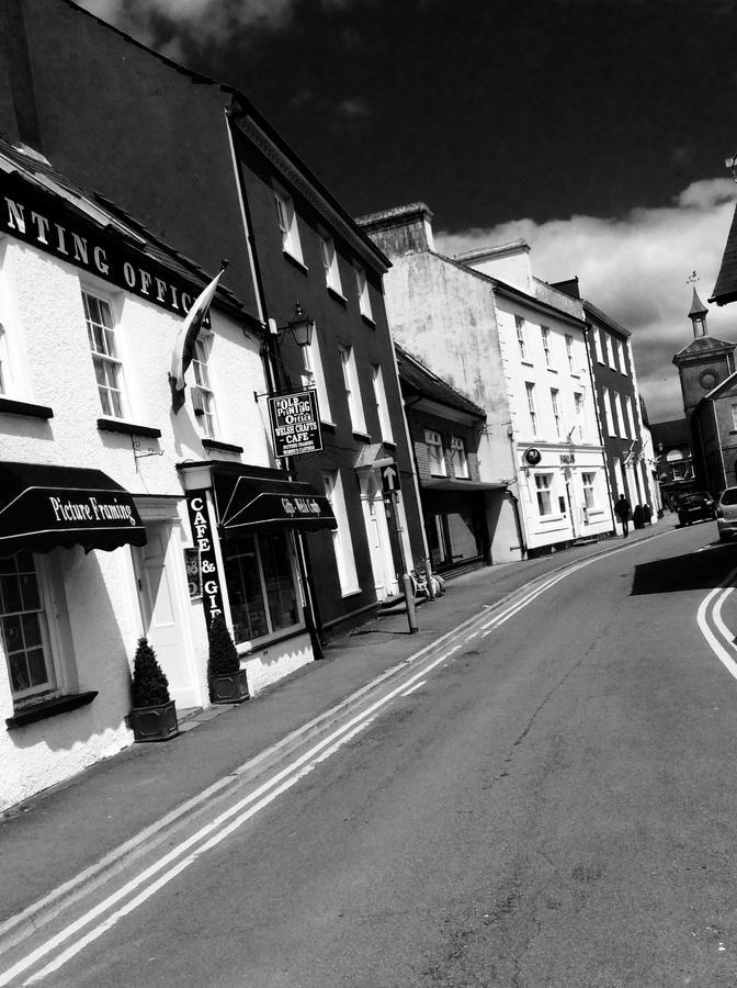 The Bear Inn Llandovery Εξωτερικό φωτογραφία